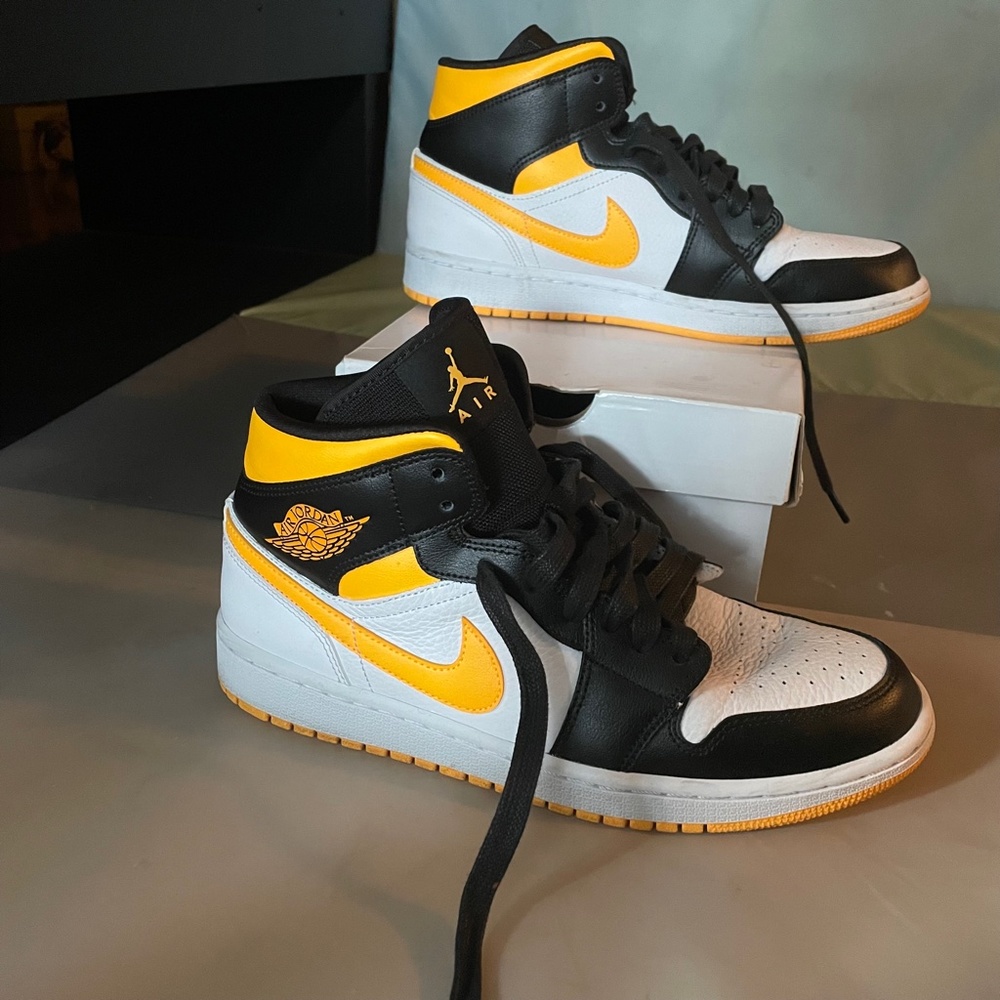 AIR Jordan 1 Mid SE 'White Laser Orange' Mens 10.5